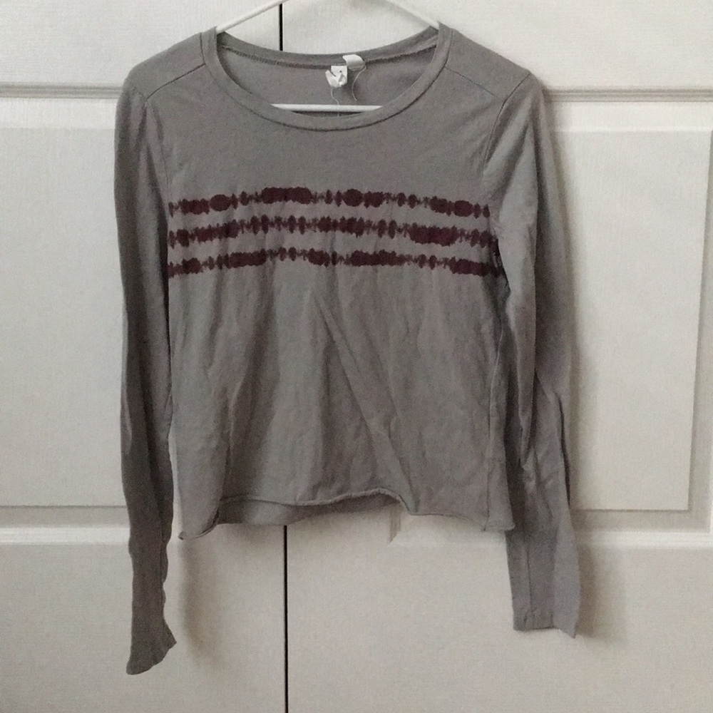 Long sleeve, cropped tee
